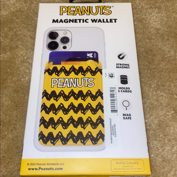 NWT!! PEANUTS— MAGNETIC WALLET - Picture 3 of 3